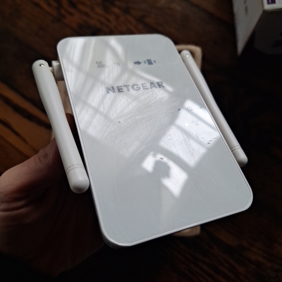 Netgear WiFi Range Extender #EX6100 - Picture 9 of 11